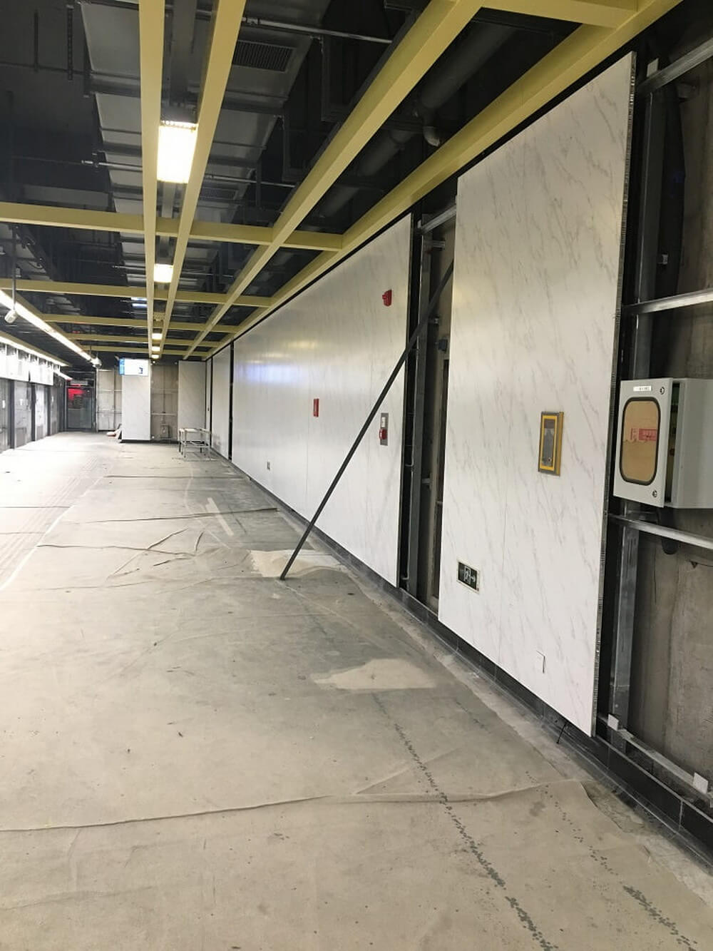 large format thin <a href=https://www.yupurong.com/large-format-thin-Porcelain-Panels-1000-3000mm.html target='_blank'>porcelain panels</a> for metra station walls.jpg large format thin porcelain panels for metra station walls.jpg